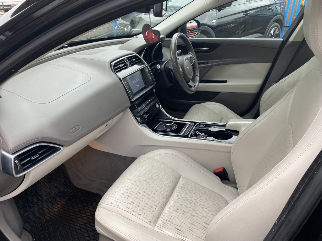 Used Jaguar XE 2016 for sale - 76375066: Photo 6