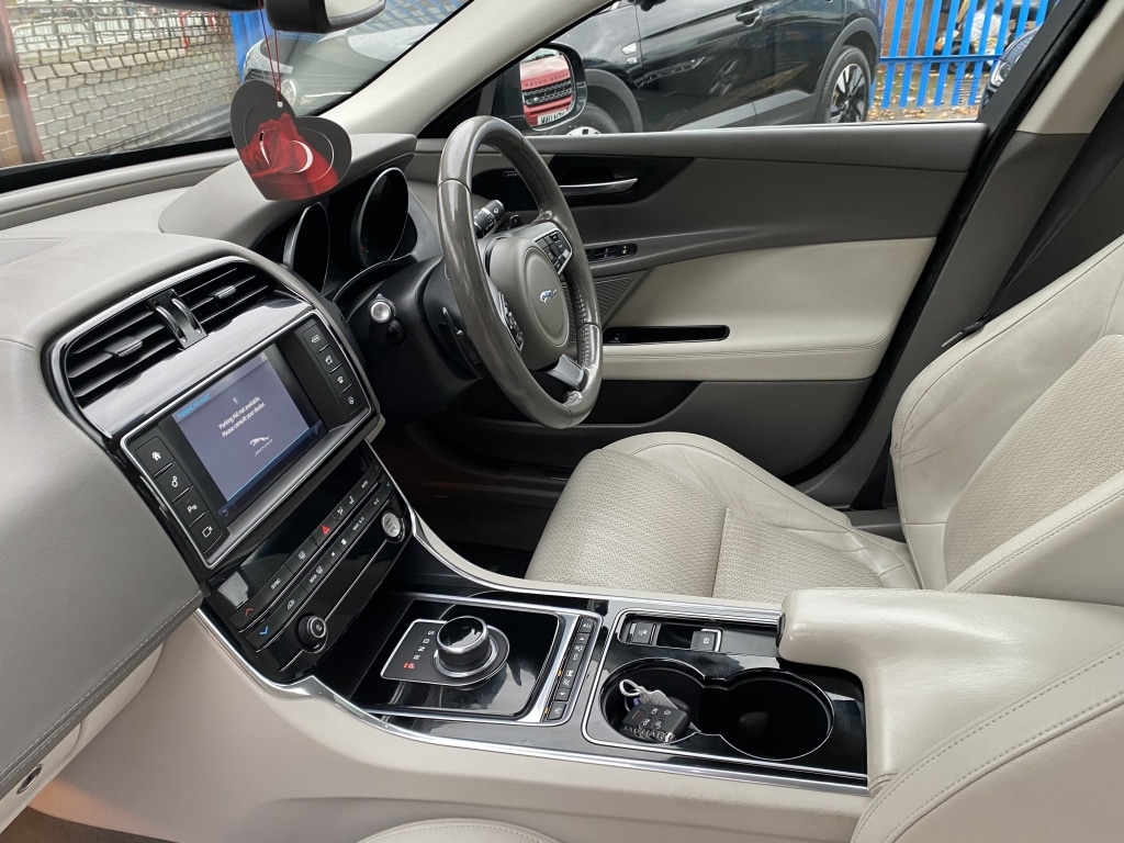 Used Jaguar XE 2016 for sale - 76375066: Photo 9