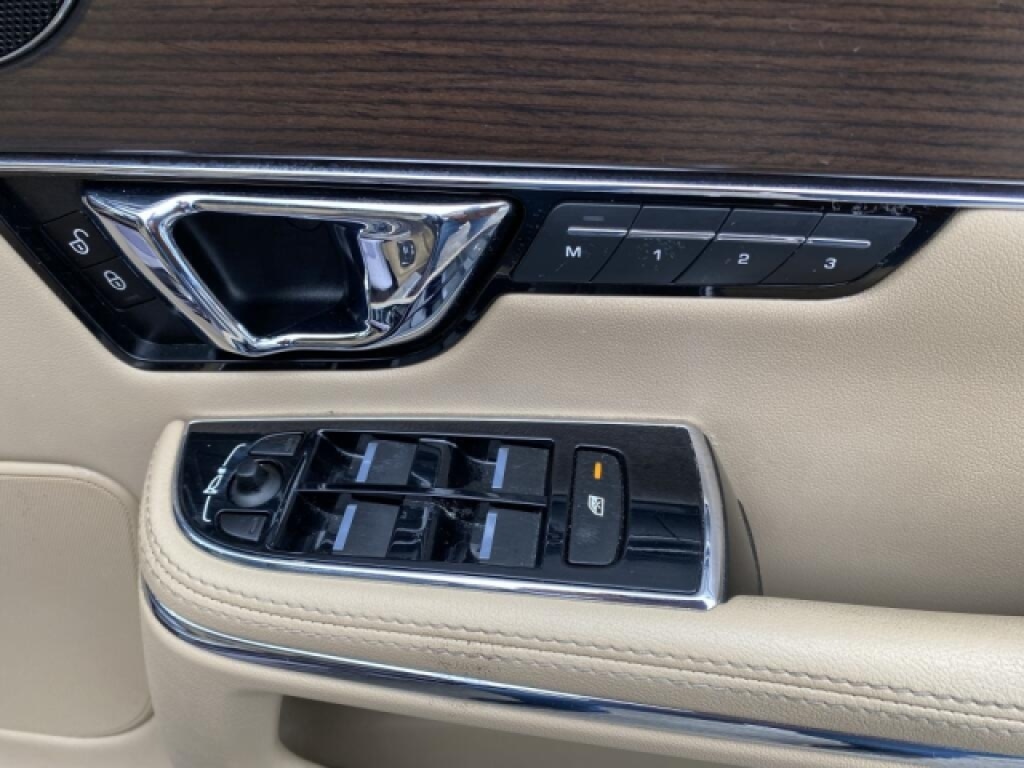 Used Jaguar XJ 2014 for sale - 76258051: Photo 17