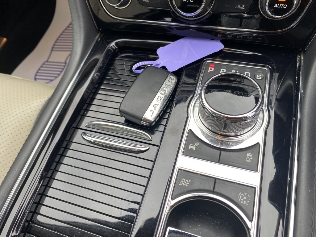 Used Jaguar XJ 2014 for sale - 78211542: Photo 23