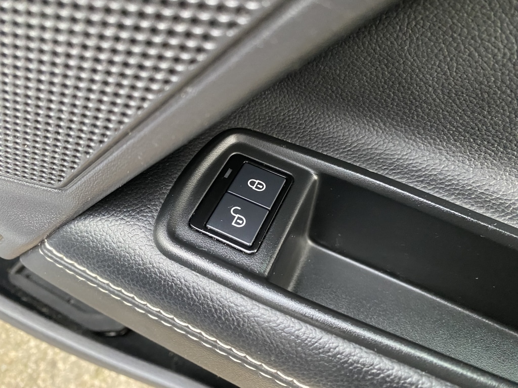 Used Jaguar XE 2018 for sale - 76749256: Photo 15