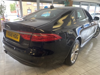 Used Jaguar XF 2018 for sale - 79552359: Photo