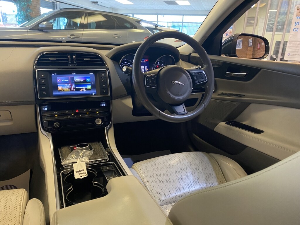 Used Jaguar XE 2016 for sale - 77669253: Photo 10