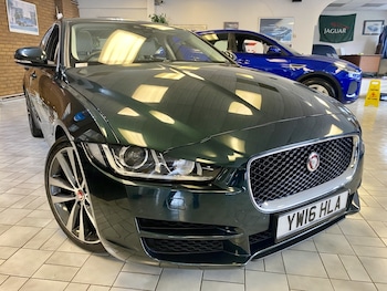 Used Jaguar XE 2016 for sale - 77669253: Photo