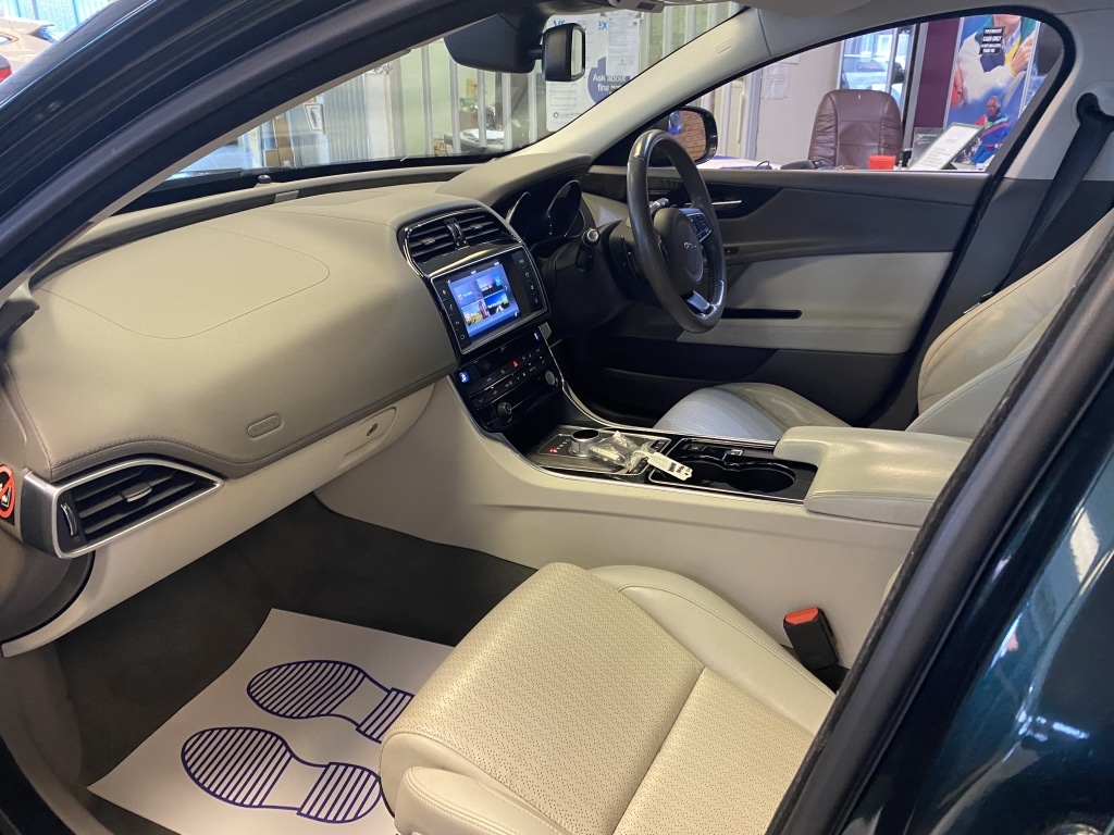 Used Jaguar XE 2016 for sale - 77669253: Photo 9