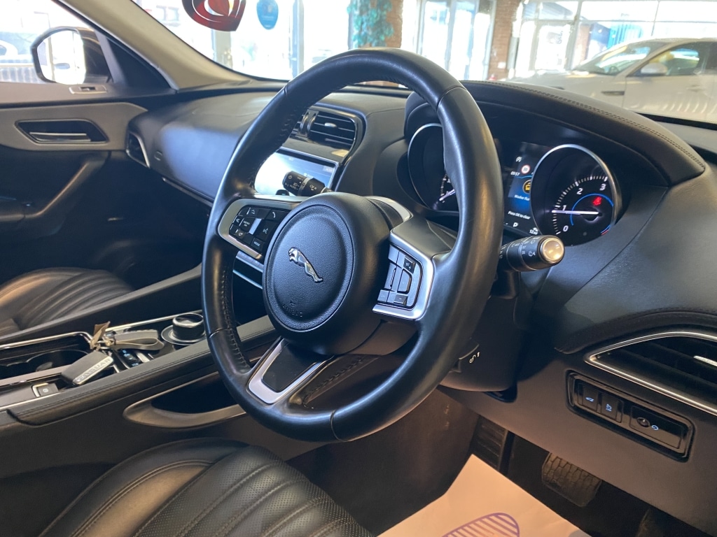 Used Jaguar F-Pace 2019 for sale - 76589219: Photo 17