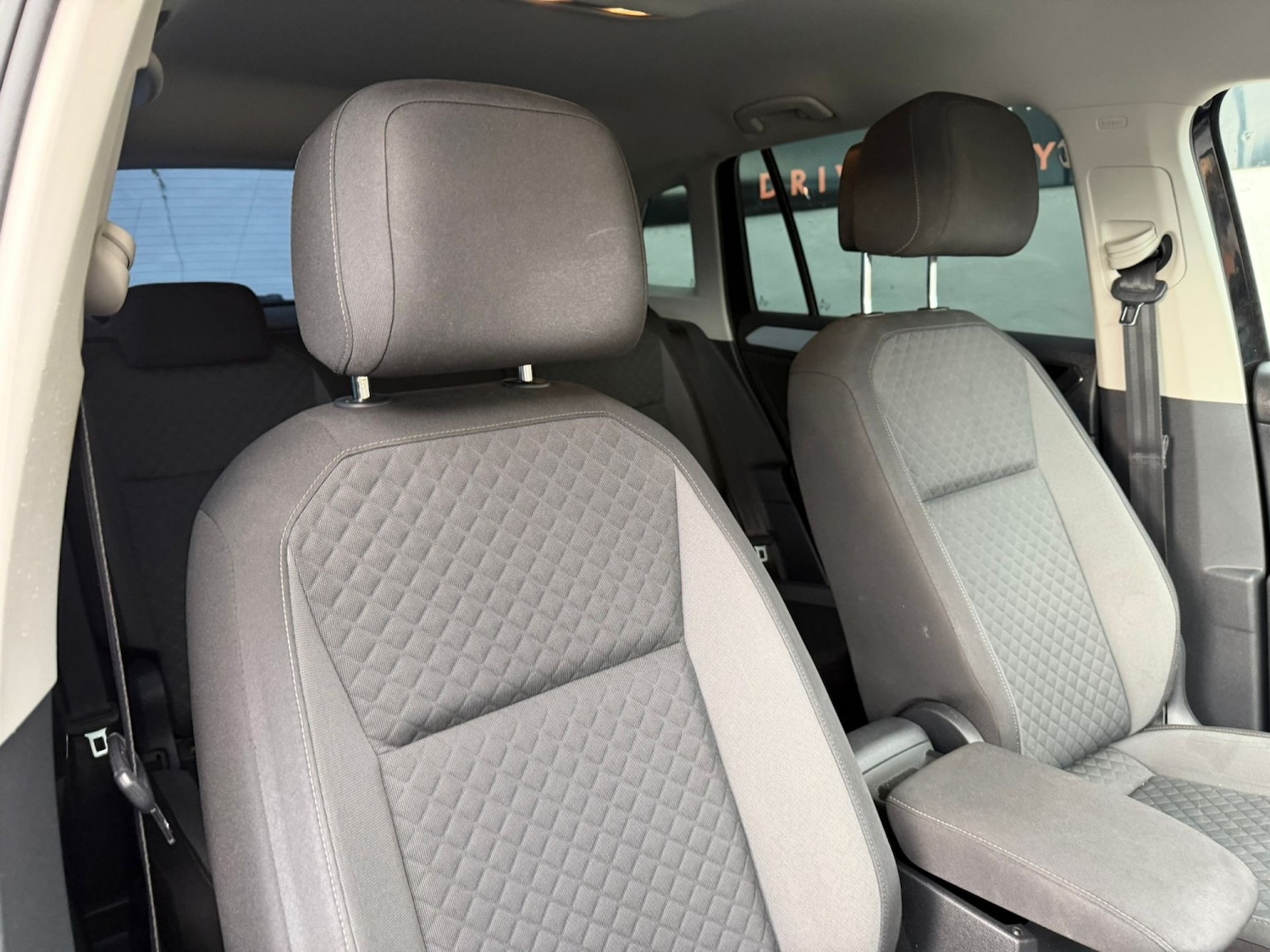 Used Volkswagen Tiguan 2018 for sale - 76687204: Photo 2