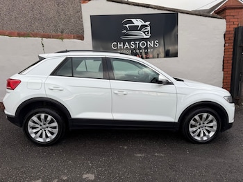Used Volkswagen T-Roc 2018 for sale - 76418375: Photo