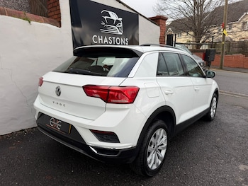 Used Volkswagen T-Roc 2018 for sale - 76418375: Photo