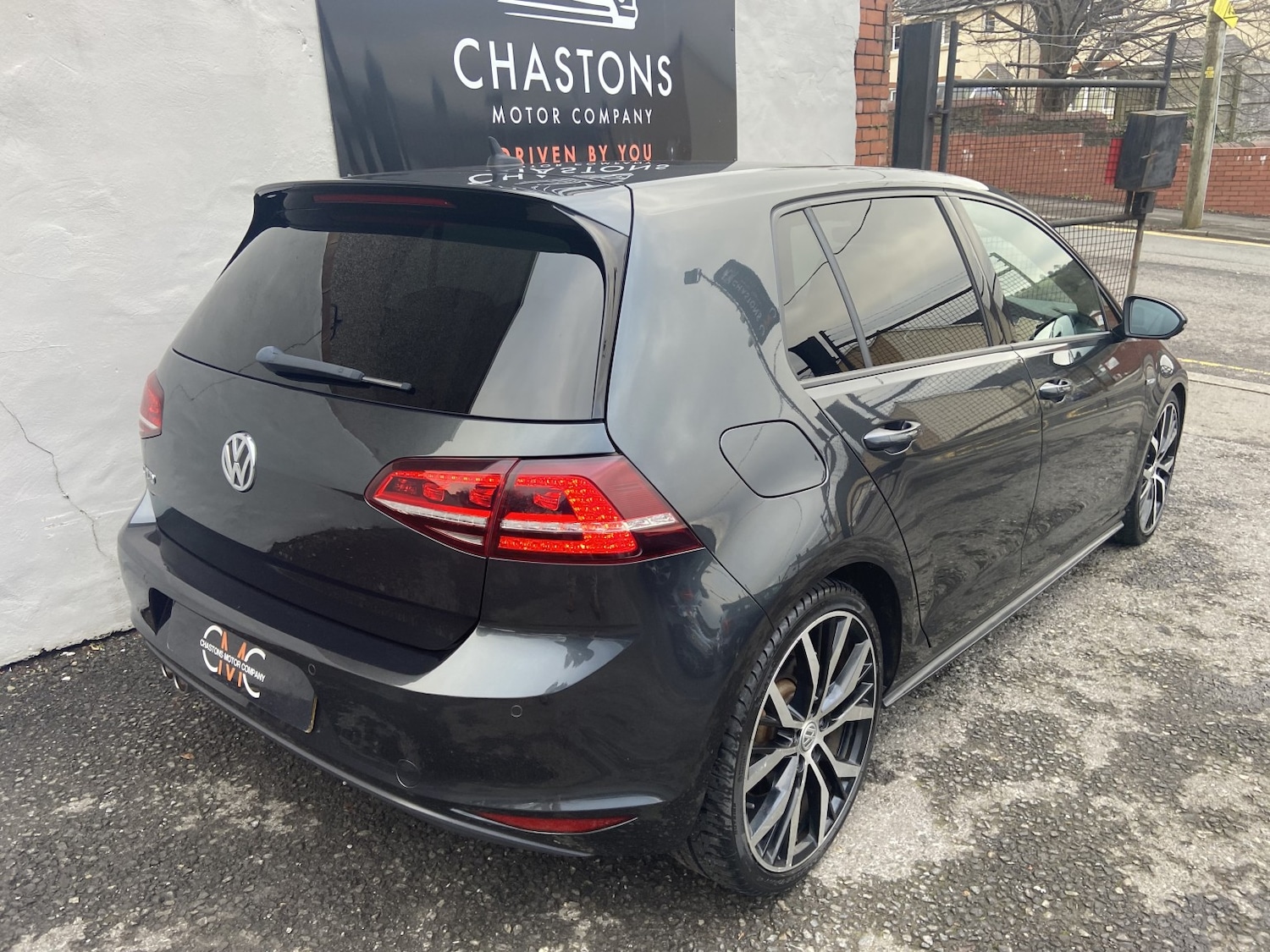 Used Volkswagen Golf 2017 for sale - 77595458: Photo 2