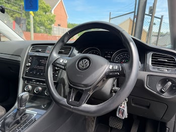 Used Volkswagen Golf 2017 for sale - 78739537: Photo