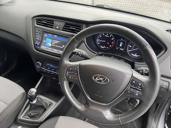 Used Hyundai i20 2017 for sale - 77465605: Photo
