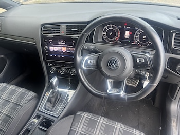Used Volkswagen Golf 2017 for sale - 76126365: Photo 2