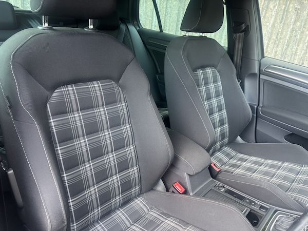 Used Volkswagen Golf 2017 for sale - 76126365: Photo 3