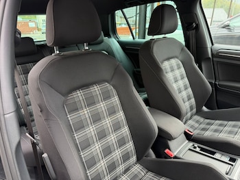 Used Volkswagen Golf 2017 for sale - 77140611: Photo