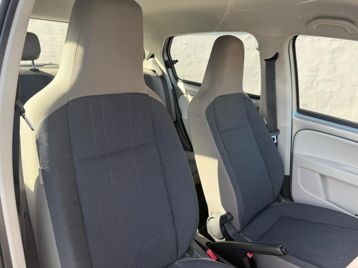 Used Volkswagen up! 2014 for sale - 78168756: Photo 4