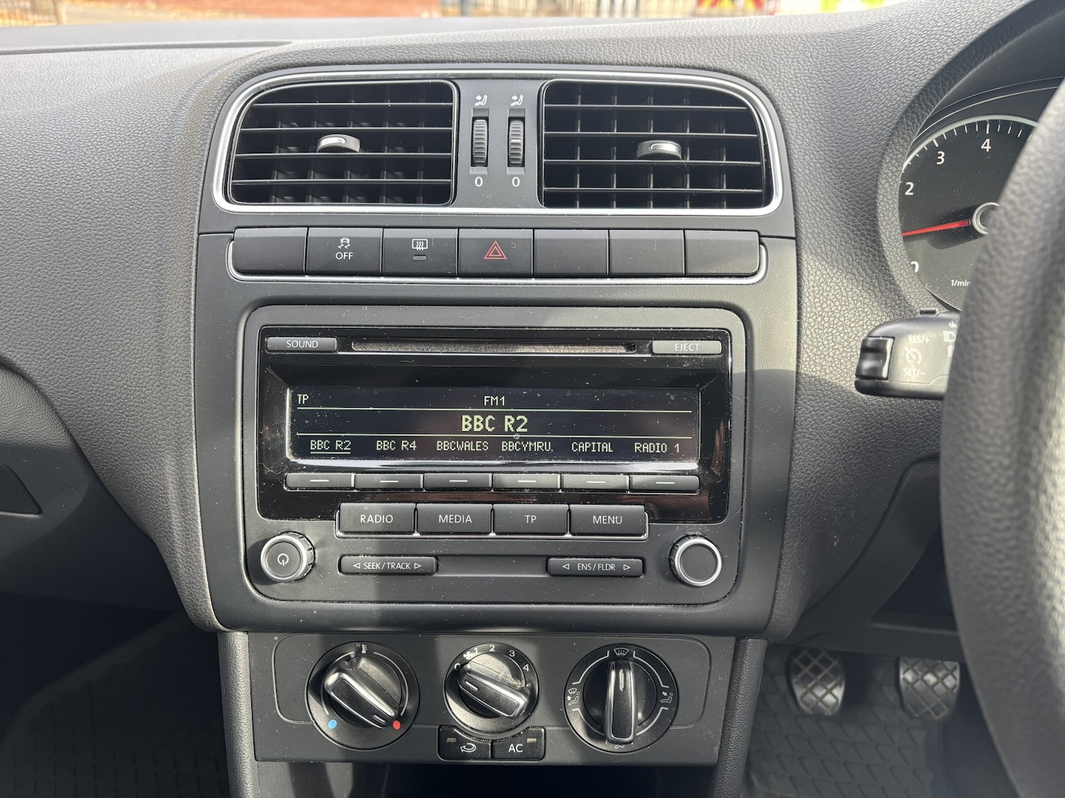 Used Volkswagen Polo 2014 for sale - 76041020: Photo 6