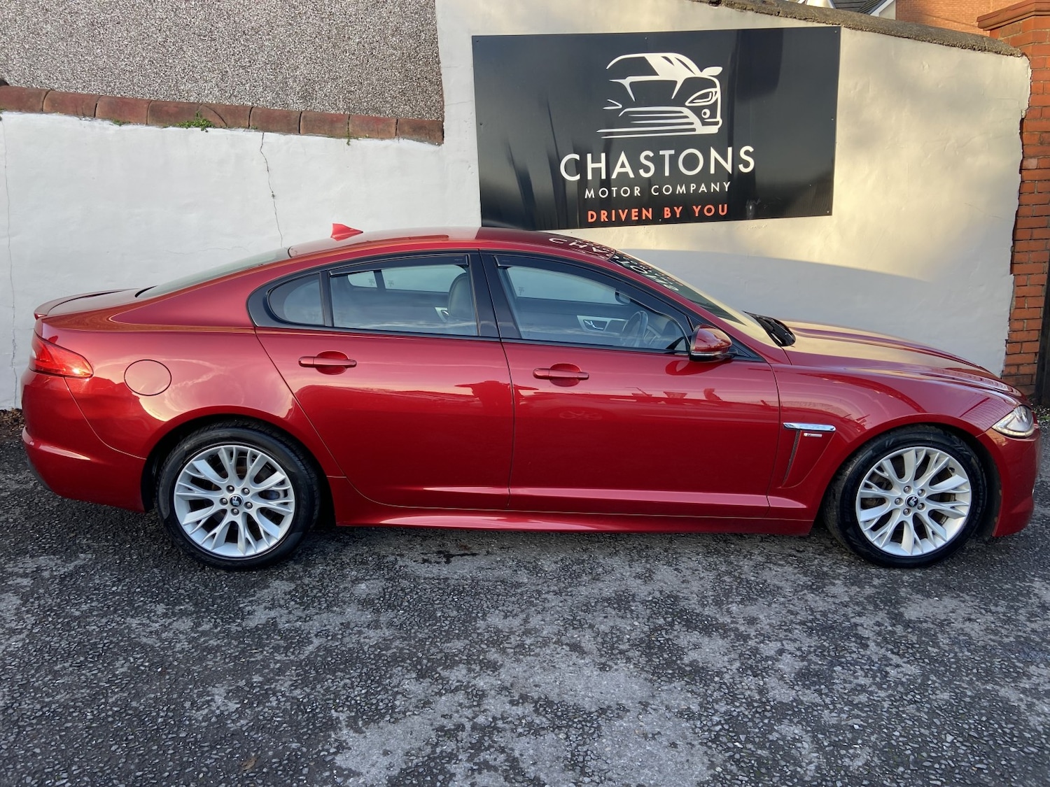 Used Jaguar XF 2014 for sale - 76924316: Photo 2