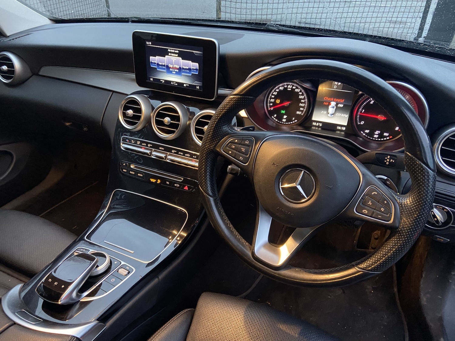 Used Mercedes-Benz C Class 2016 for sale - 77289136: Photo 4