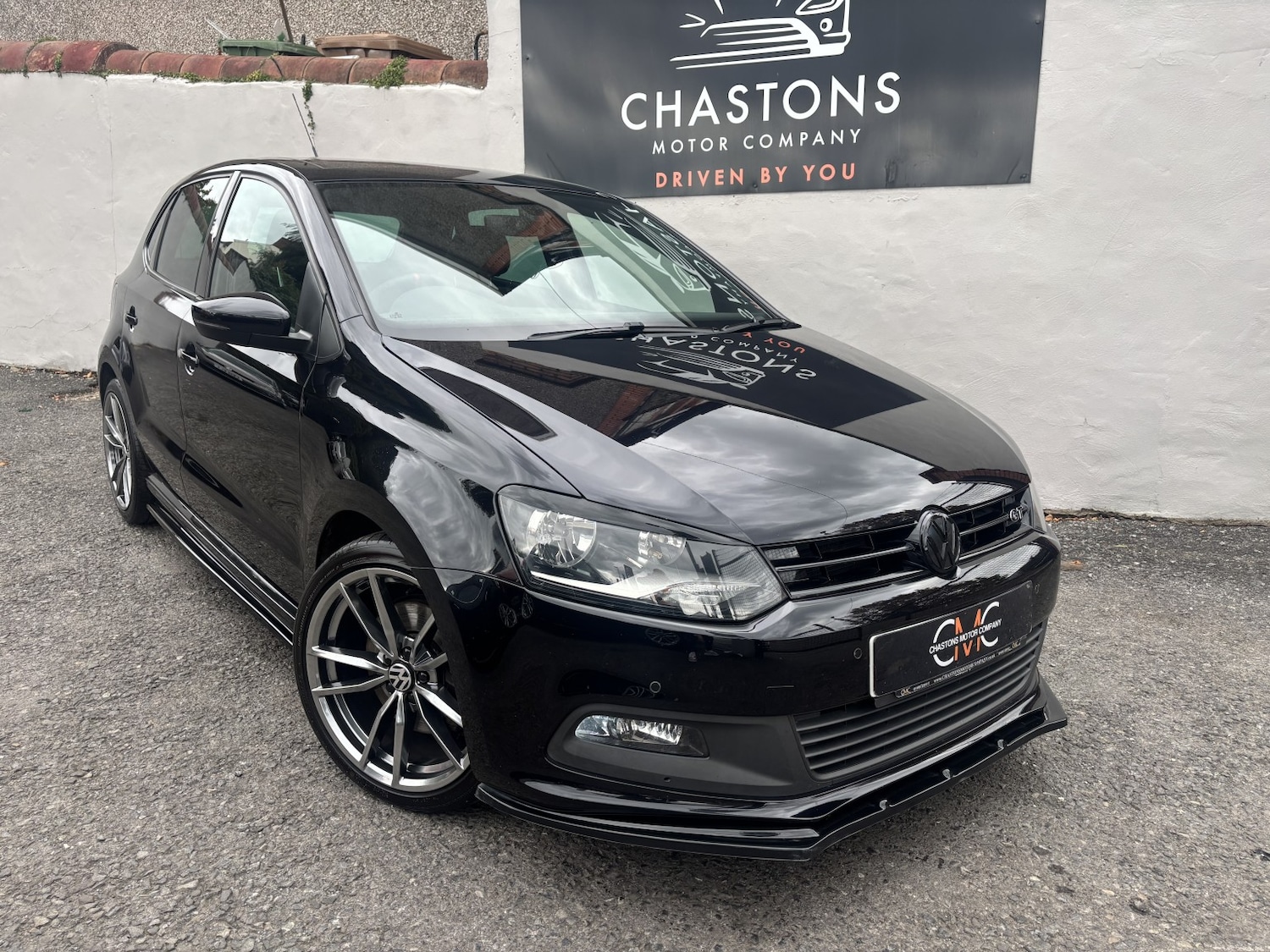 Used Volkswagen Polo 2015 for sale - 76082640: Photo 1