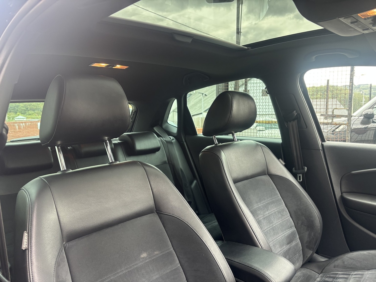 Used Volkswagen Polo 2015 for sale - 76082640: Photo 14
