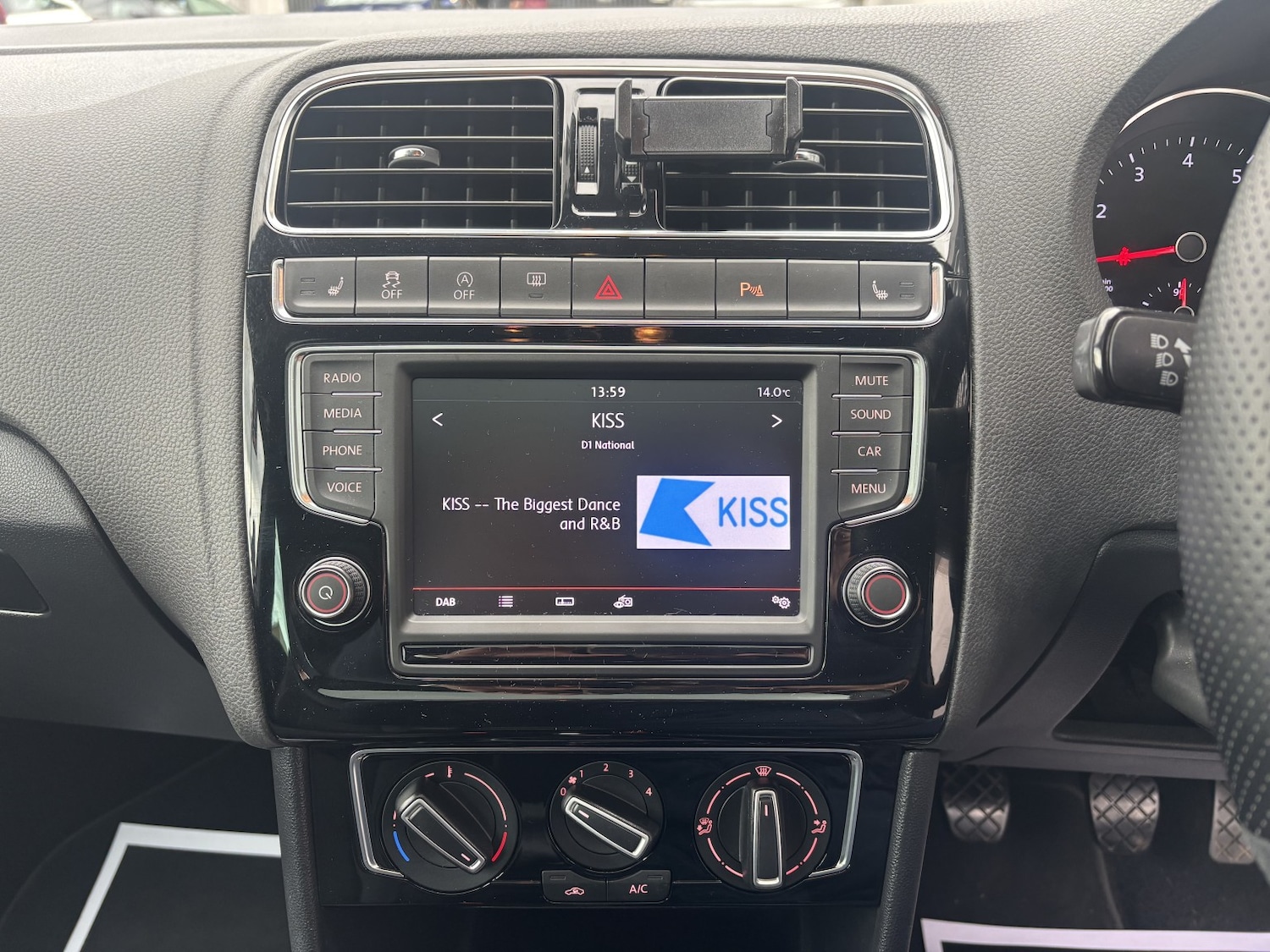 Used Volkswagen Polo 2015 for sale - 76082640: Photo 16