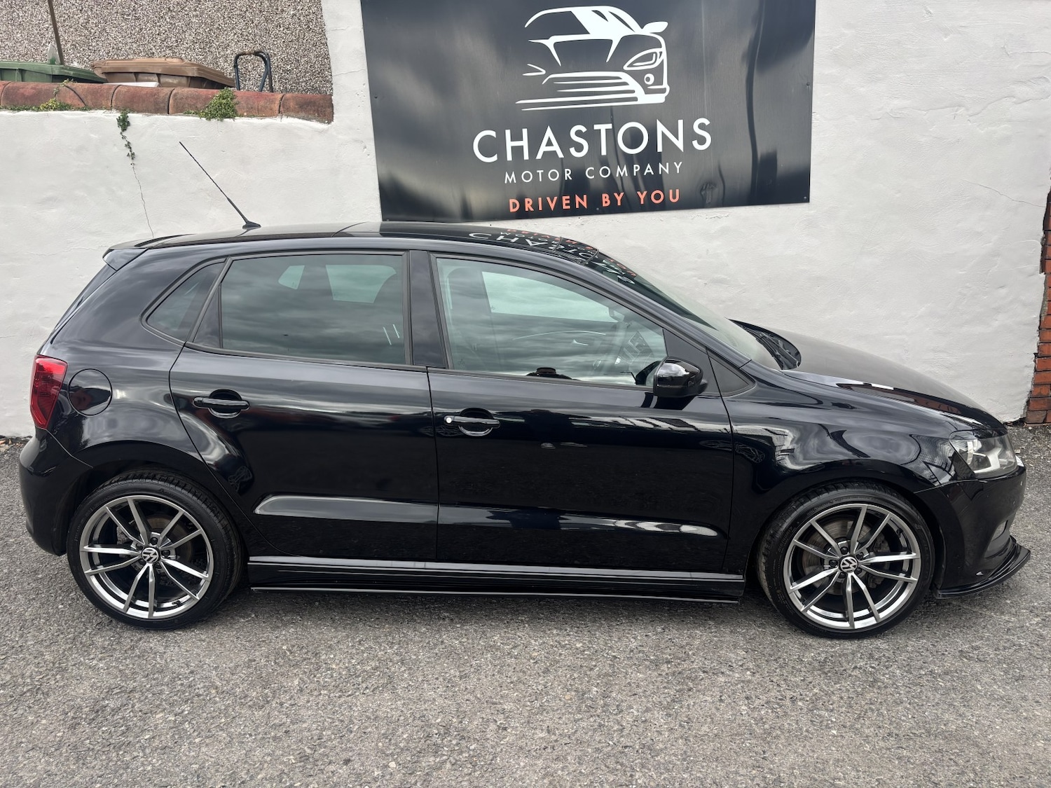 Used Volkswagen Polo 2015 for sale - 76082640: Photo 2