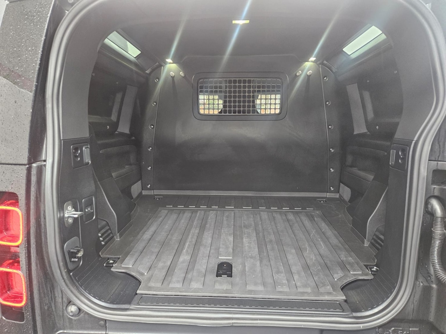 Used Land Rover Defender 90 2024 for sale - 77213509: Photo 10