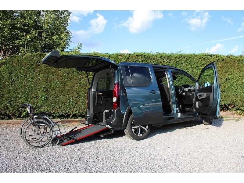 Used Peugeot Rifter 2024 for sale - 76655495: Photo 2