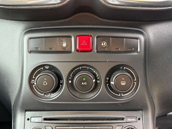 Used Citroen C3 Picasso 2010 for sale - 76278342: Photo 40