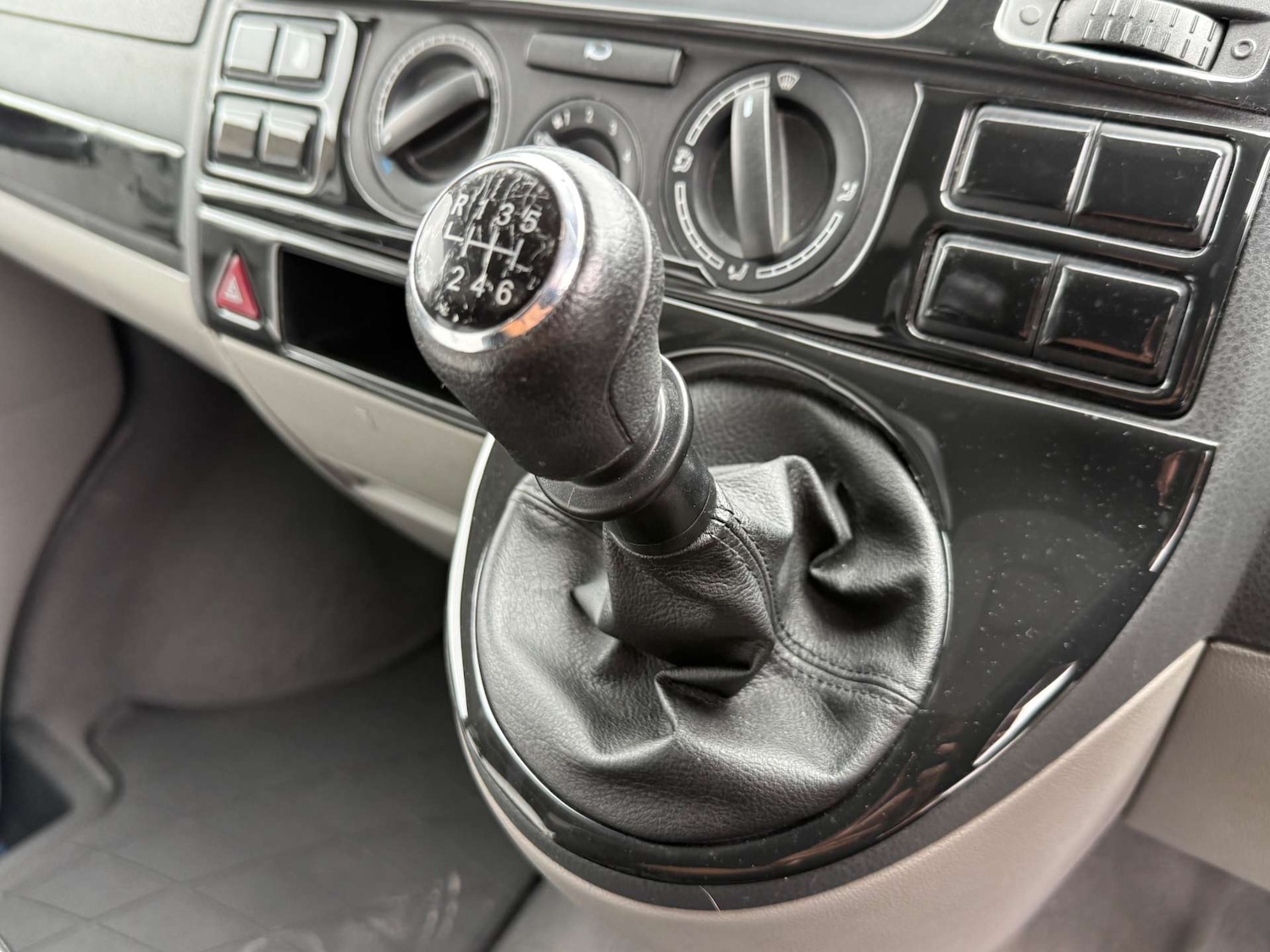 Used Volkswagen Transporter 2012 for sale - 76601313: Photo 42