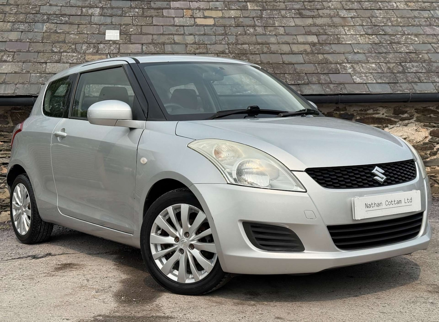 Used Suzuki Swift 2011 for sale - 76363703: Photo 1