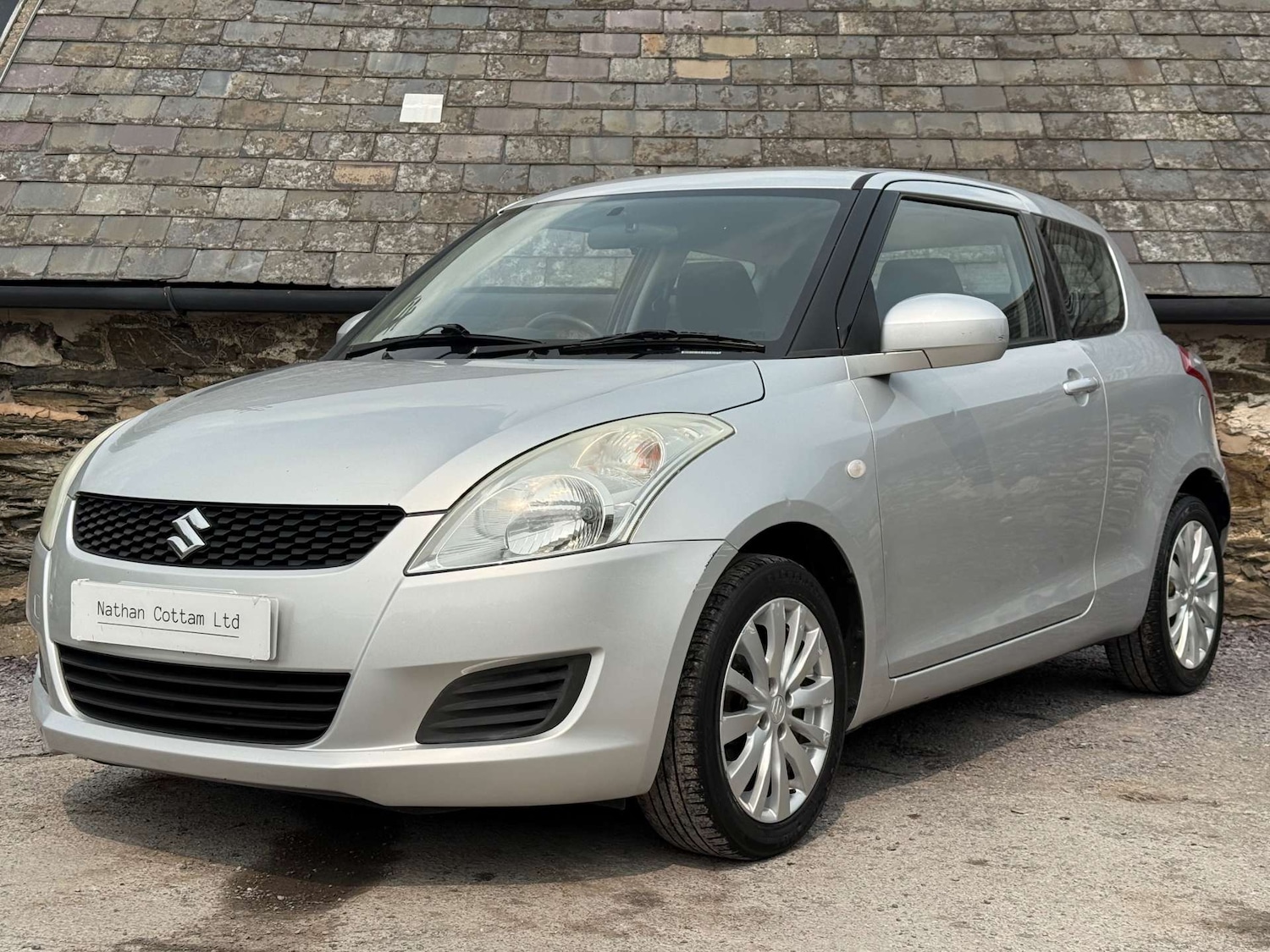 Used Suzuki Swift 2011 for sale - 76363703: Photo 2
