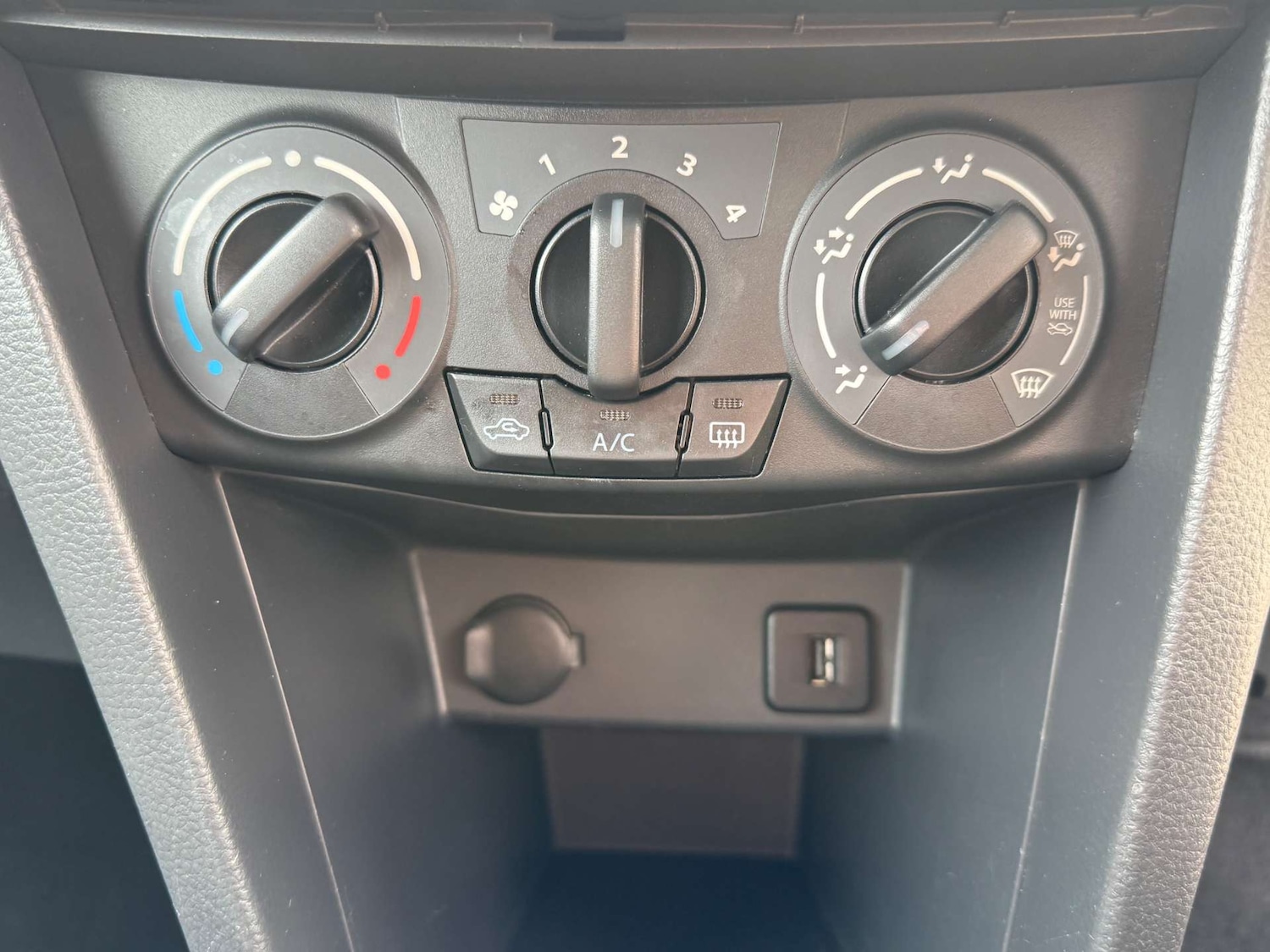 Used Suzuki Swift 2011 for sale - 76363703: Photo 48