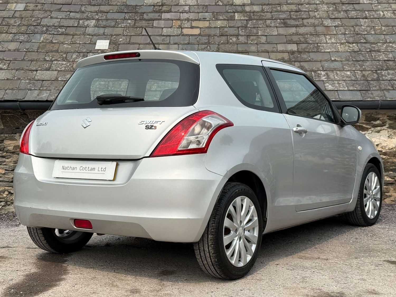 Used Suzuki Swift 2011 for sale - 76363703: Photo 5