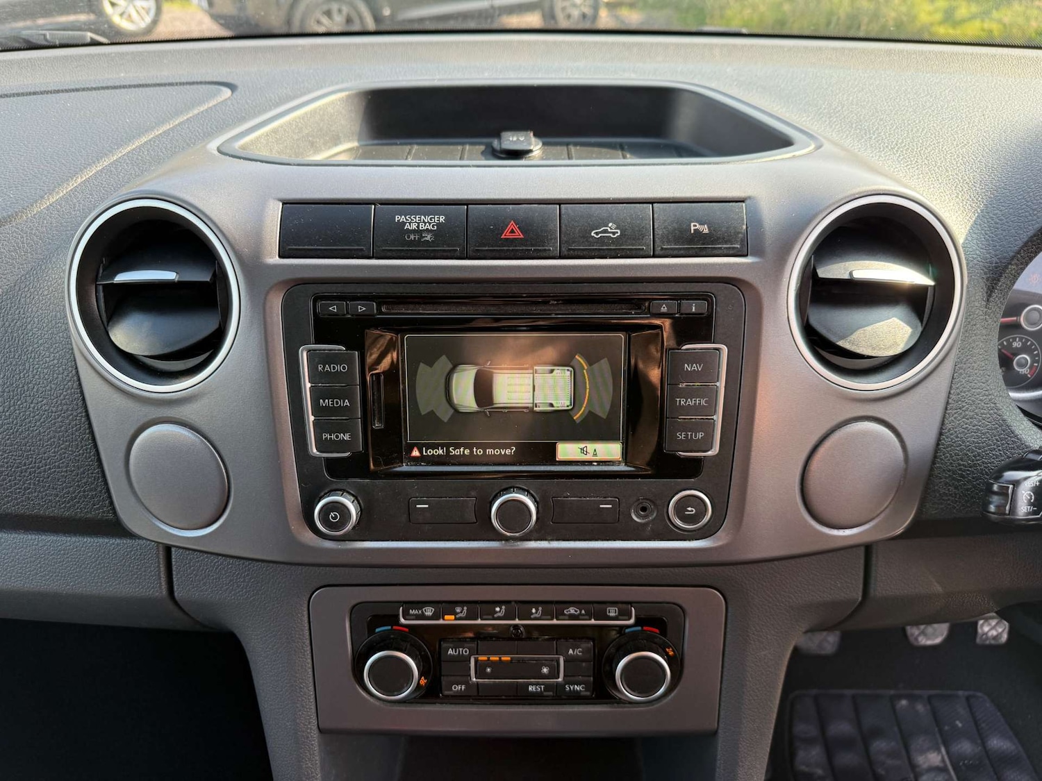 Used Volkswagen Amarok 2015 for sale - 77975405: Photo 41