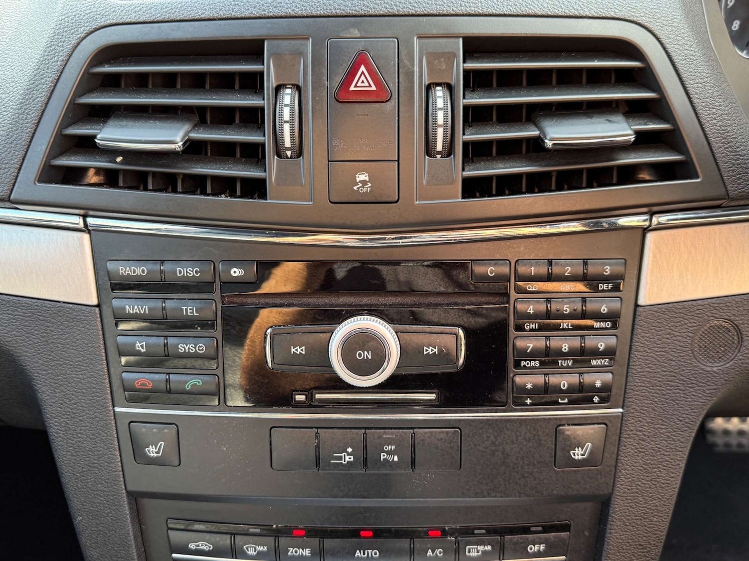 Used Mercedes-Benz E Class 2010 for sale - 76601231: Photo 41