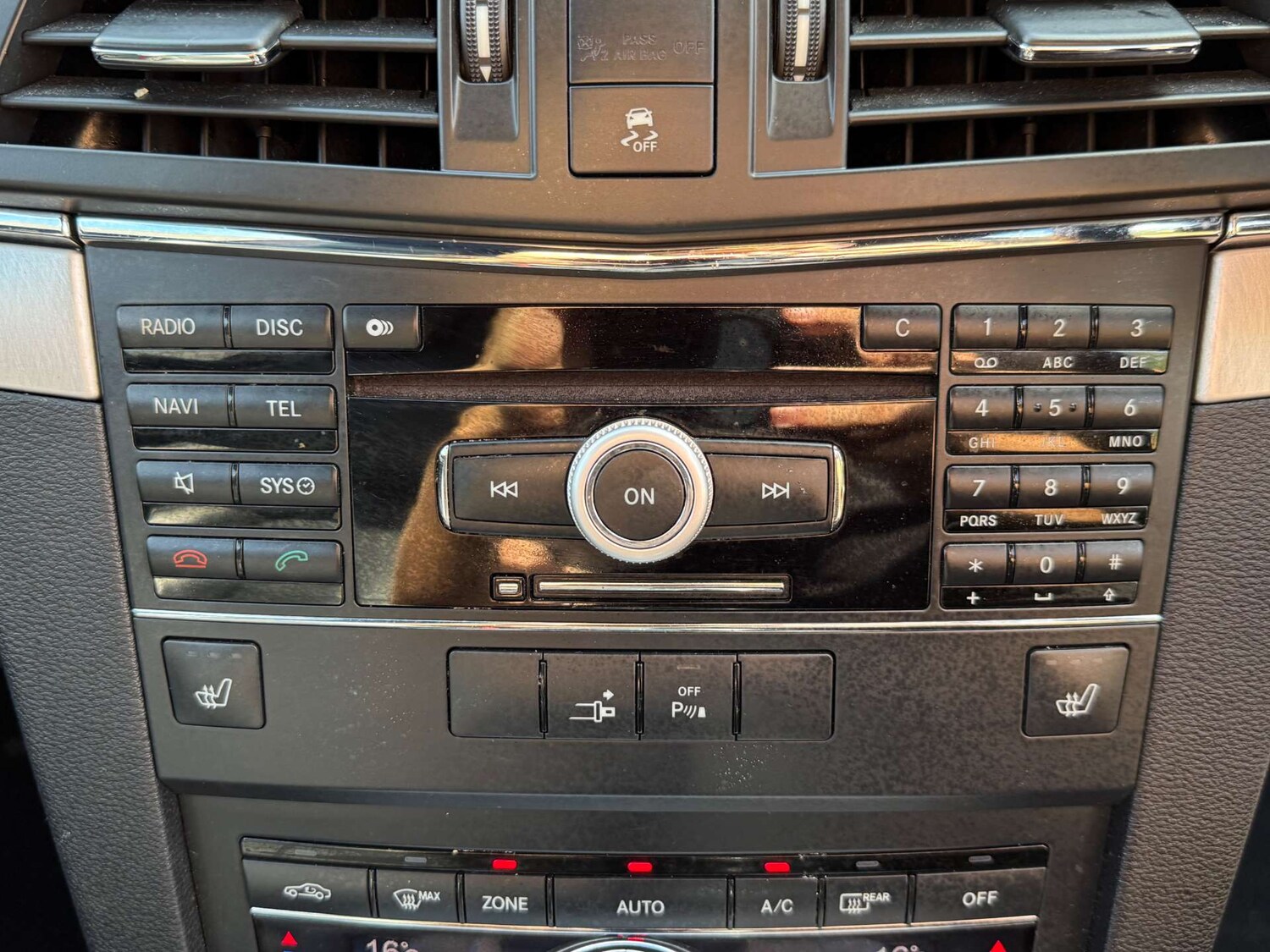 Used Mercedes-Benz E Class 2010 for sale - 76601231: Photo 42