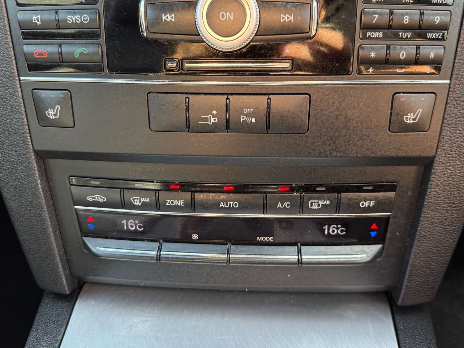 Used Mercedes-Benz E Class 2010 for sale - 76601231: Photo 43