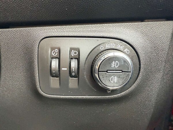 Used Vauxhall Corsa 2015 for sale - 75394142: Photo 46