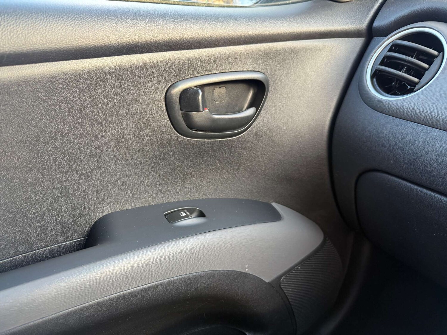 Used Hyundai i10 2011 for sale - 77160628: Photo 44