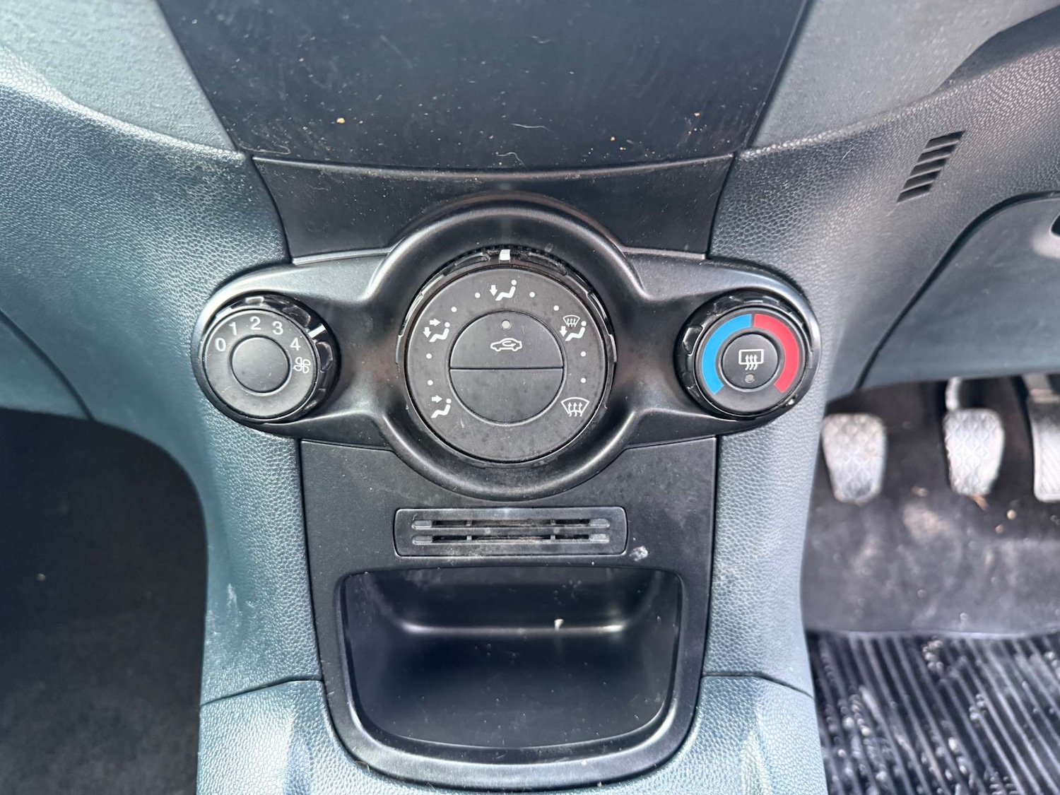 Used Ford Fiesta 2011 for sale - 77718969: Photo 32