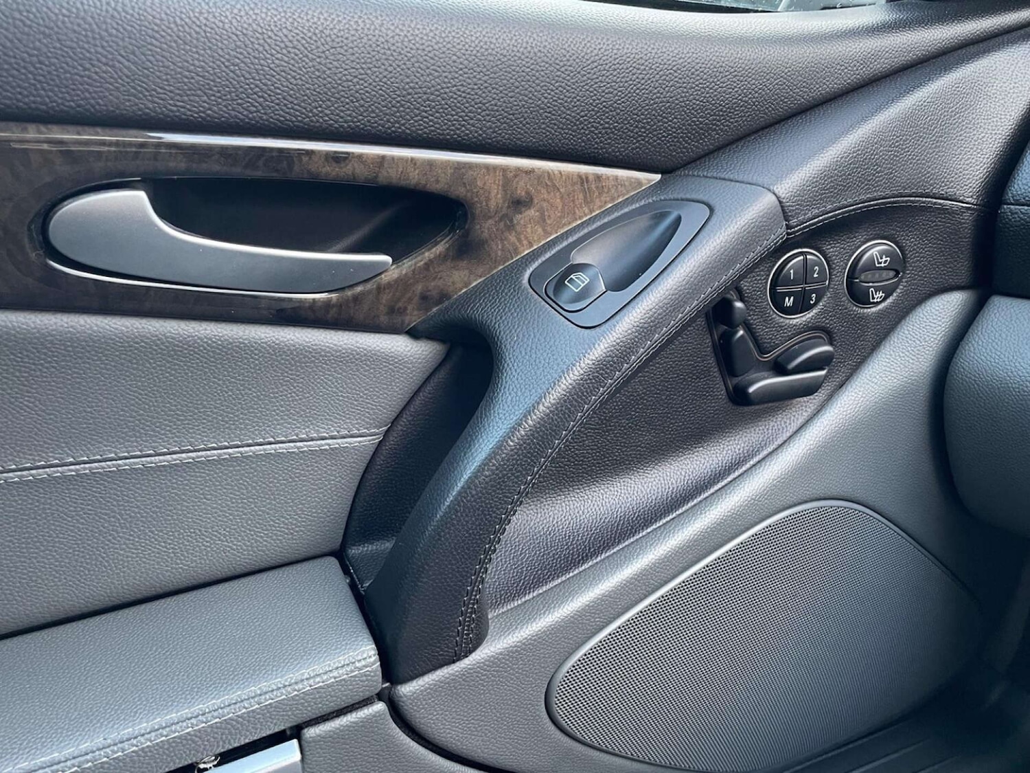 Used Mercedes-Benz SL 2004 for sale - 76625868: Photo 29