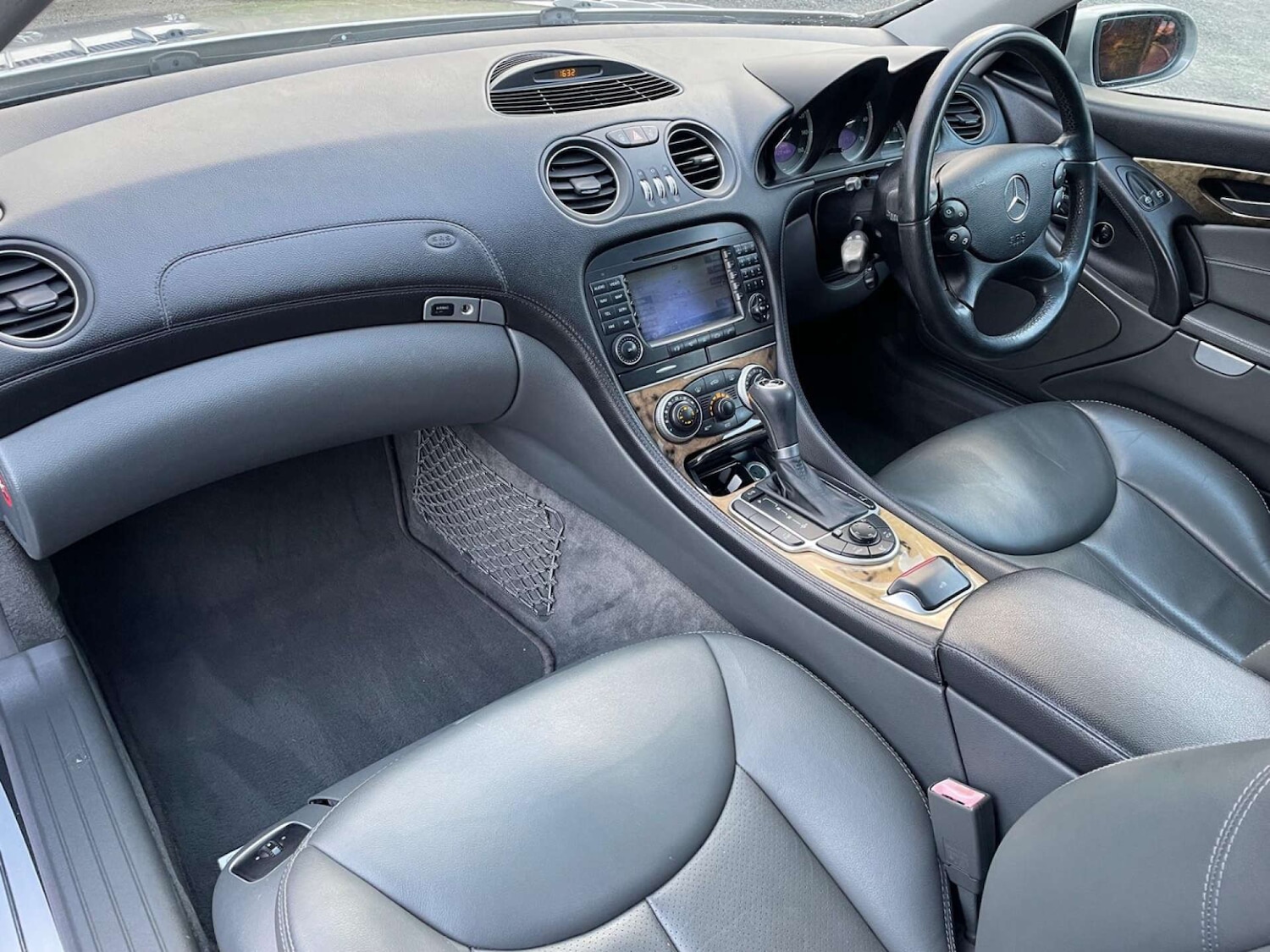 Used Mercedes-Benz SL 2004 for sale - 76625868: Photo 32