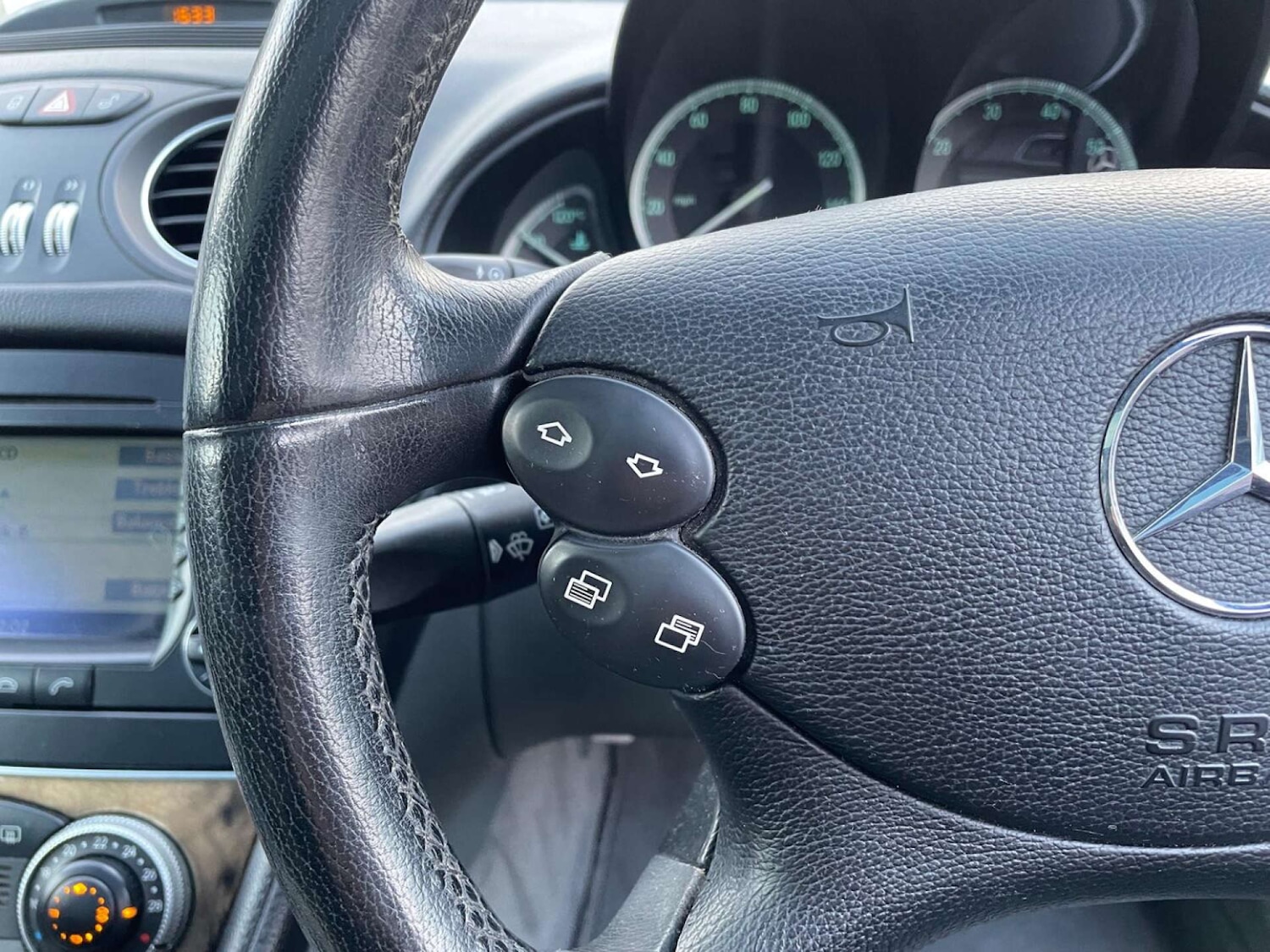 Used Mercedes-Benz SL 2004 for sale - 76625868: Photo 34