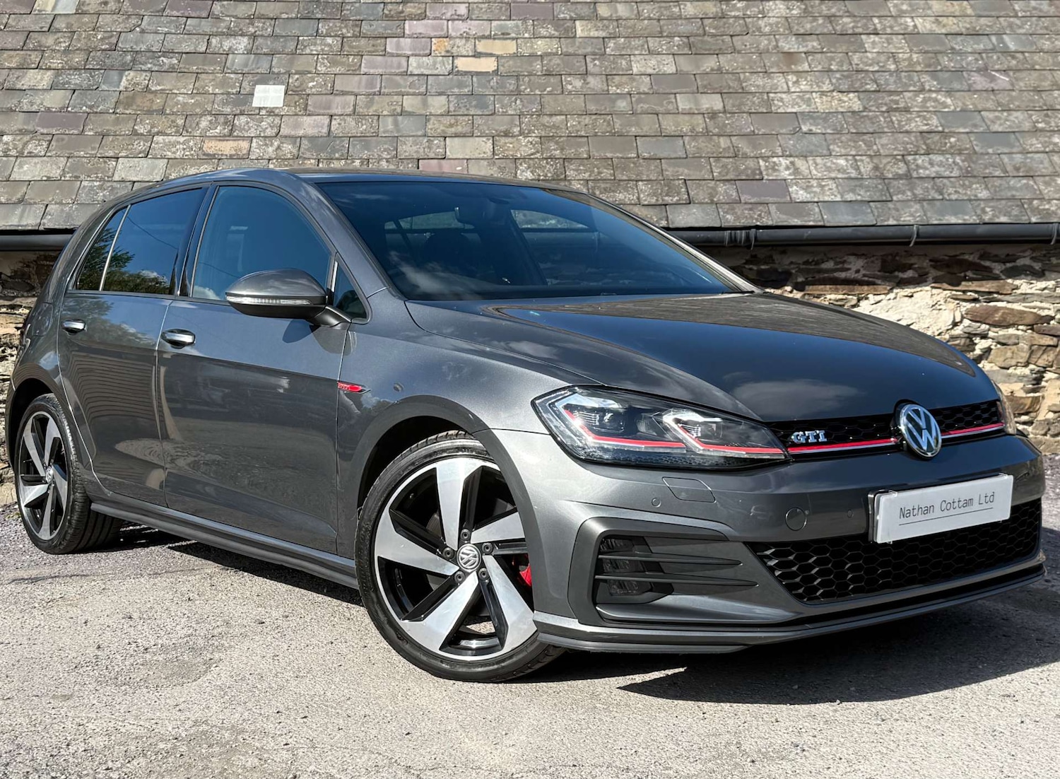 Used Volkswagen Golf 2018 for sale - 76068175: Photo 1