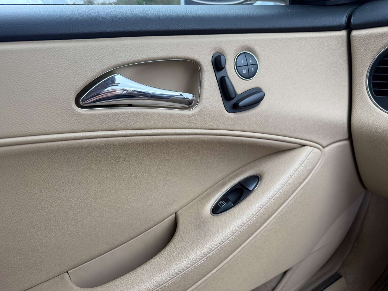 Used Mercedes-Benz CLS 2005 for sale - 77718967: Photo 66