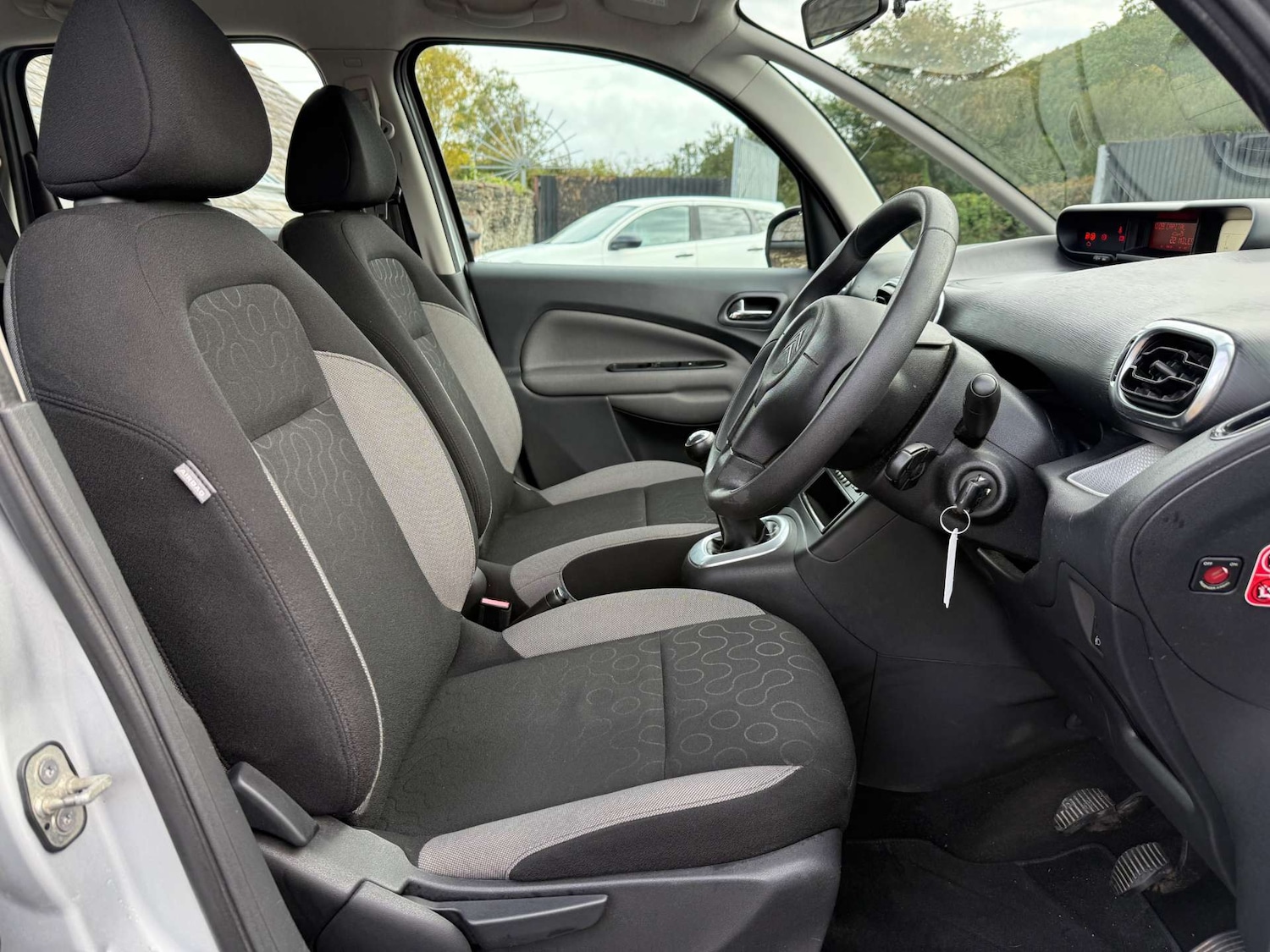 Used Citroen C3 Picasso 2010 for sale - 76600571: Photo 14