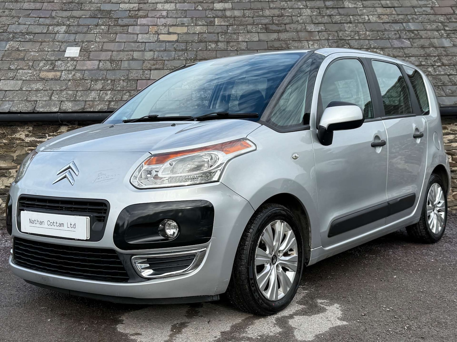 Used Citroen C3 Picasso 2010 for sale - 76600571: Photo 2