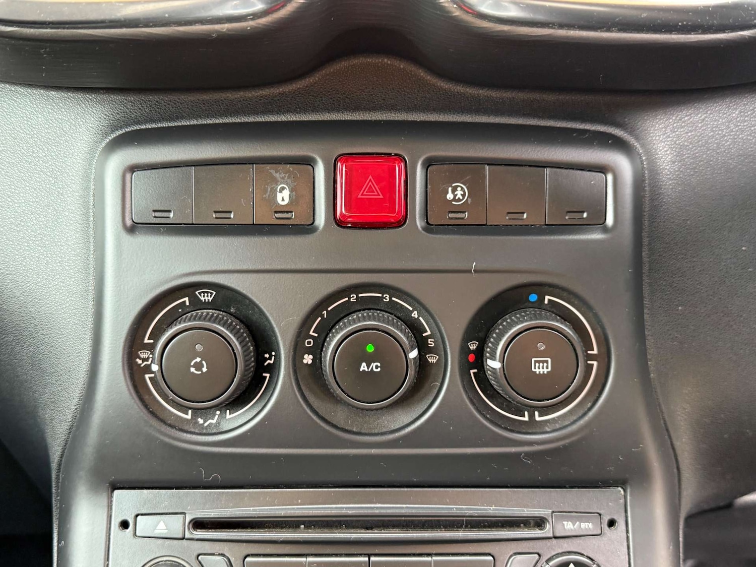 Used Citroen C3 Picasso 2010 for sale - 76600571: Photo 40